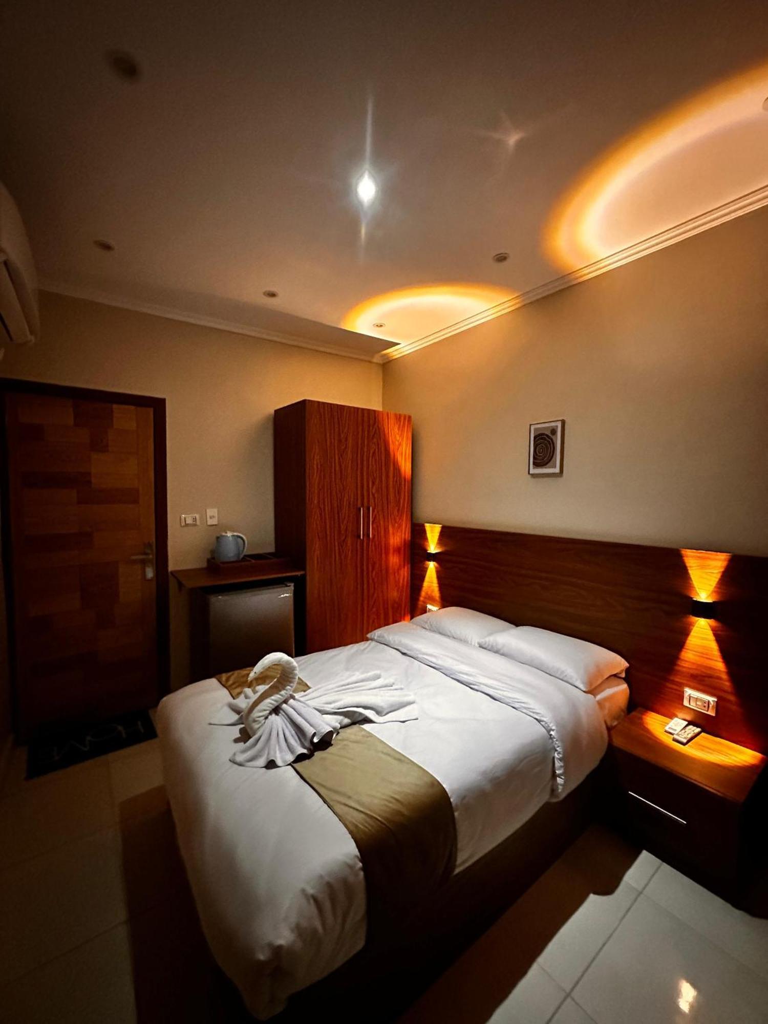 Pyramids On The Spot View Hotel Kafrat al Jabal Exterior photo