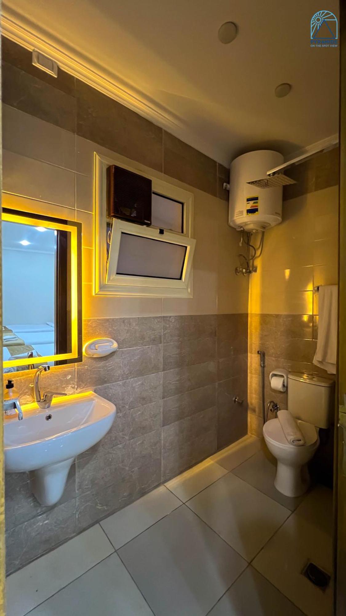 Pyramids On The Spot View Hotel Kafrat al Jabal Exterior photo